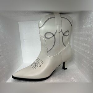 Universal Thread White Pointed-Toe Western Kitten Heel Boot